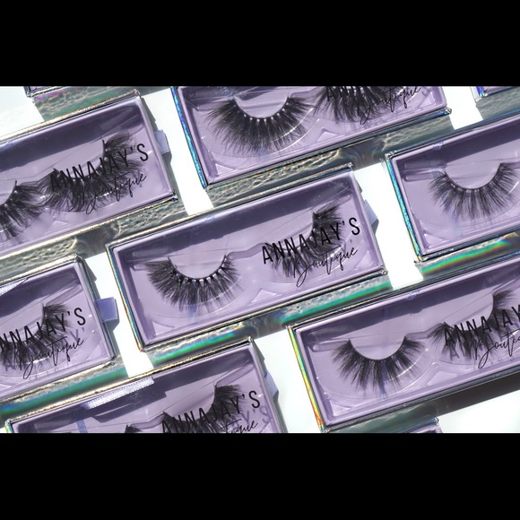 SALE! “BEVERLY HILLS’ 3D MINK FALSE EYELASHES - Picture 3 of 4
